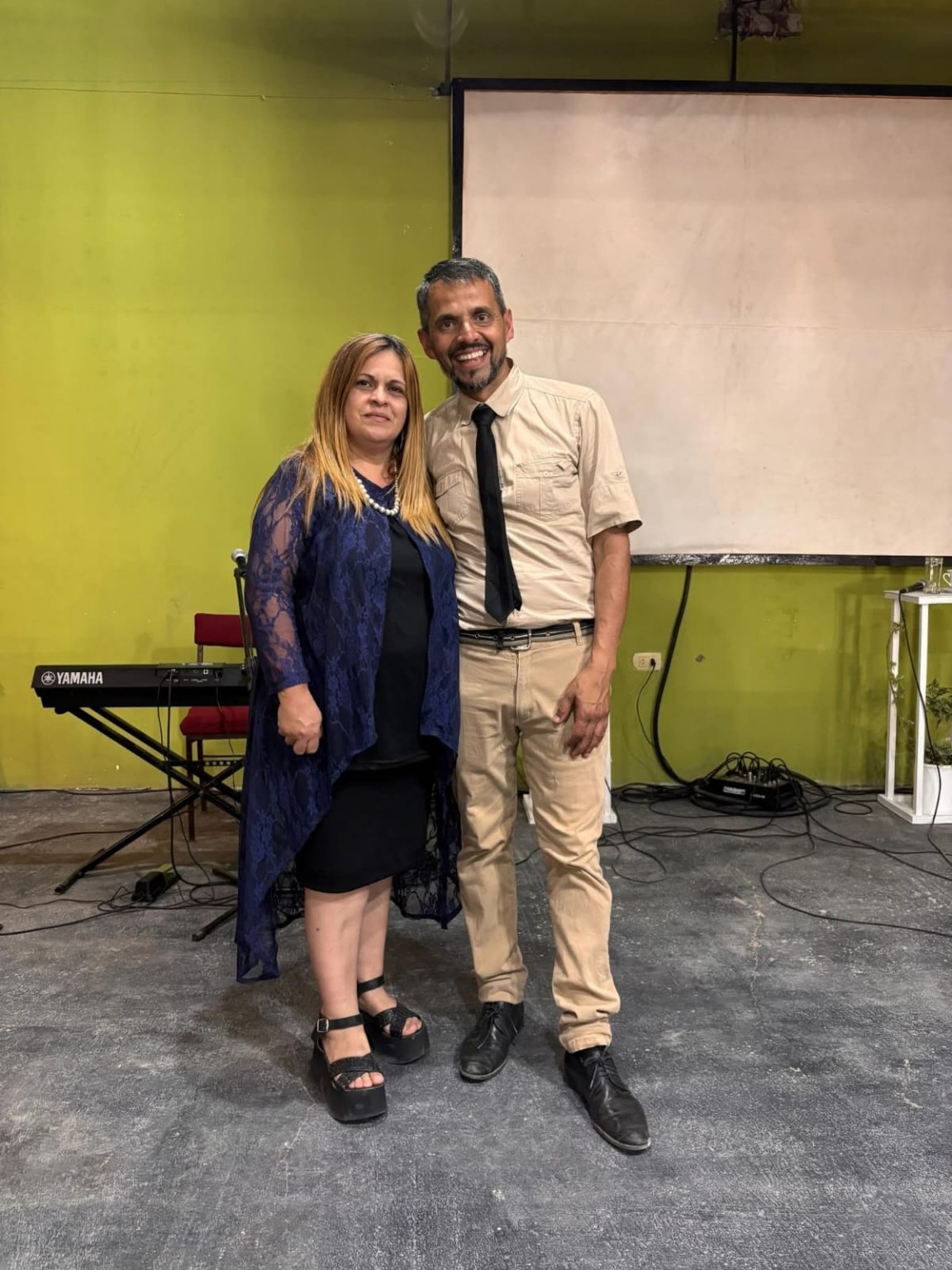 Débora y Adrián Brito en la iglesia